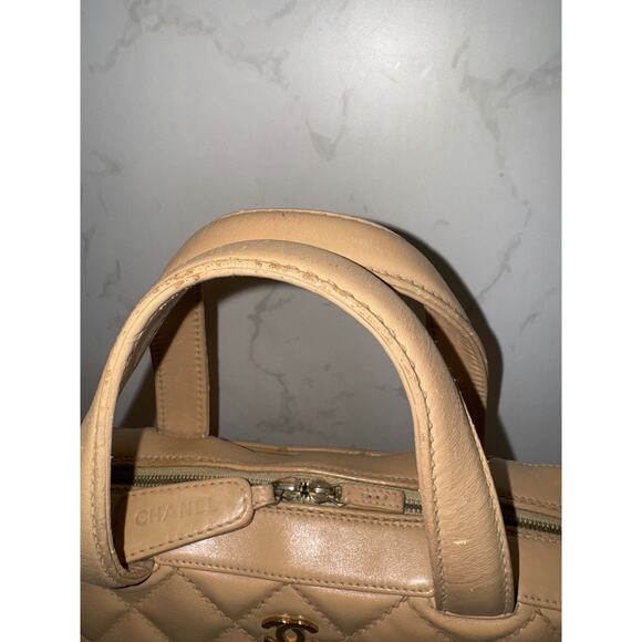 Chanel Vintage Gold Lambskin Leather Handbag - Good Condition - Picture 10 of 13